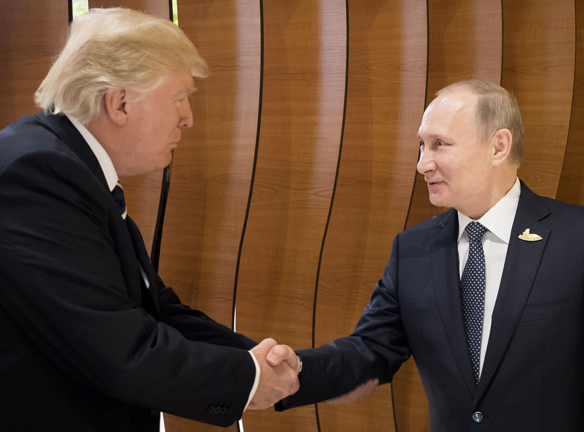 Primer saludo entre Donald Trump y Vladimir Putin.