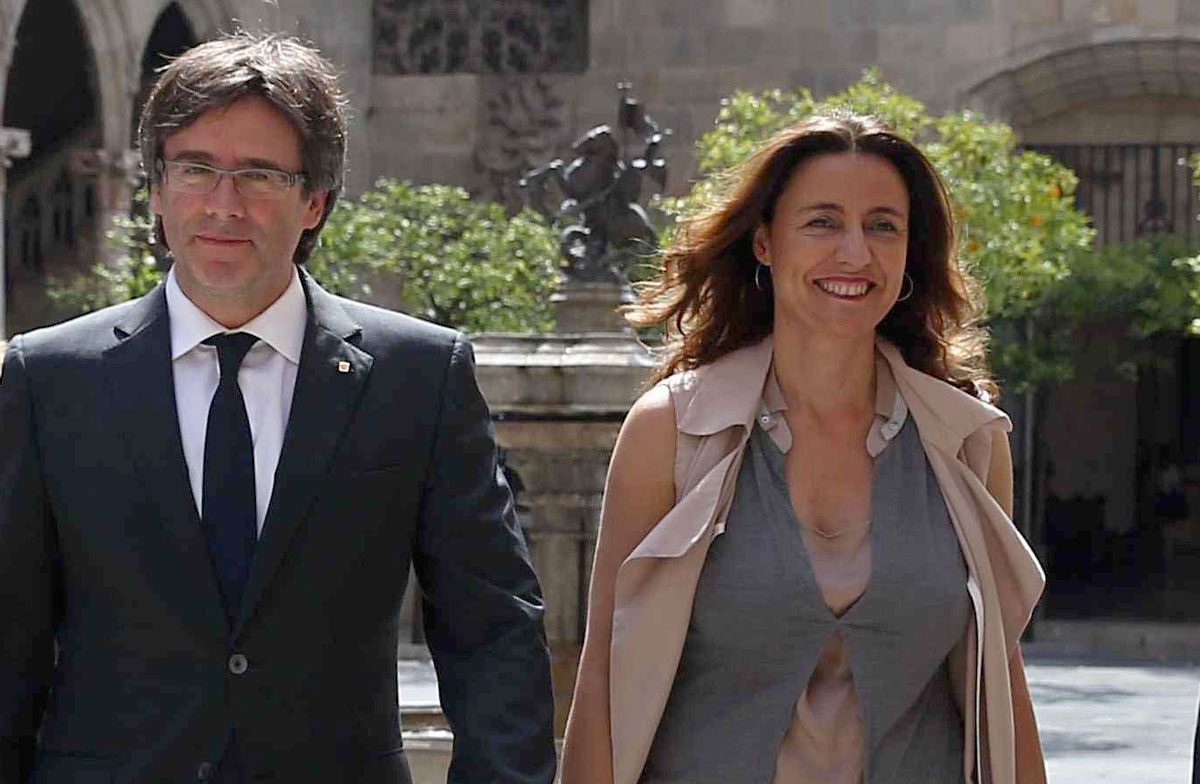 La presidenta del Consejo Nacional del PDeCat, Mercè Conesa y el presidente de la Generalitat, Carles Puigdemont