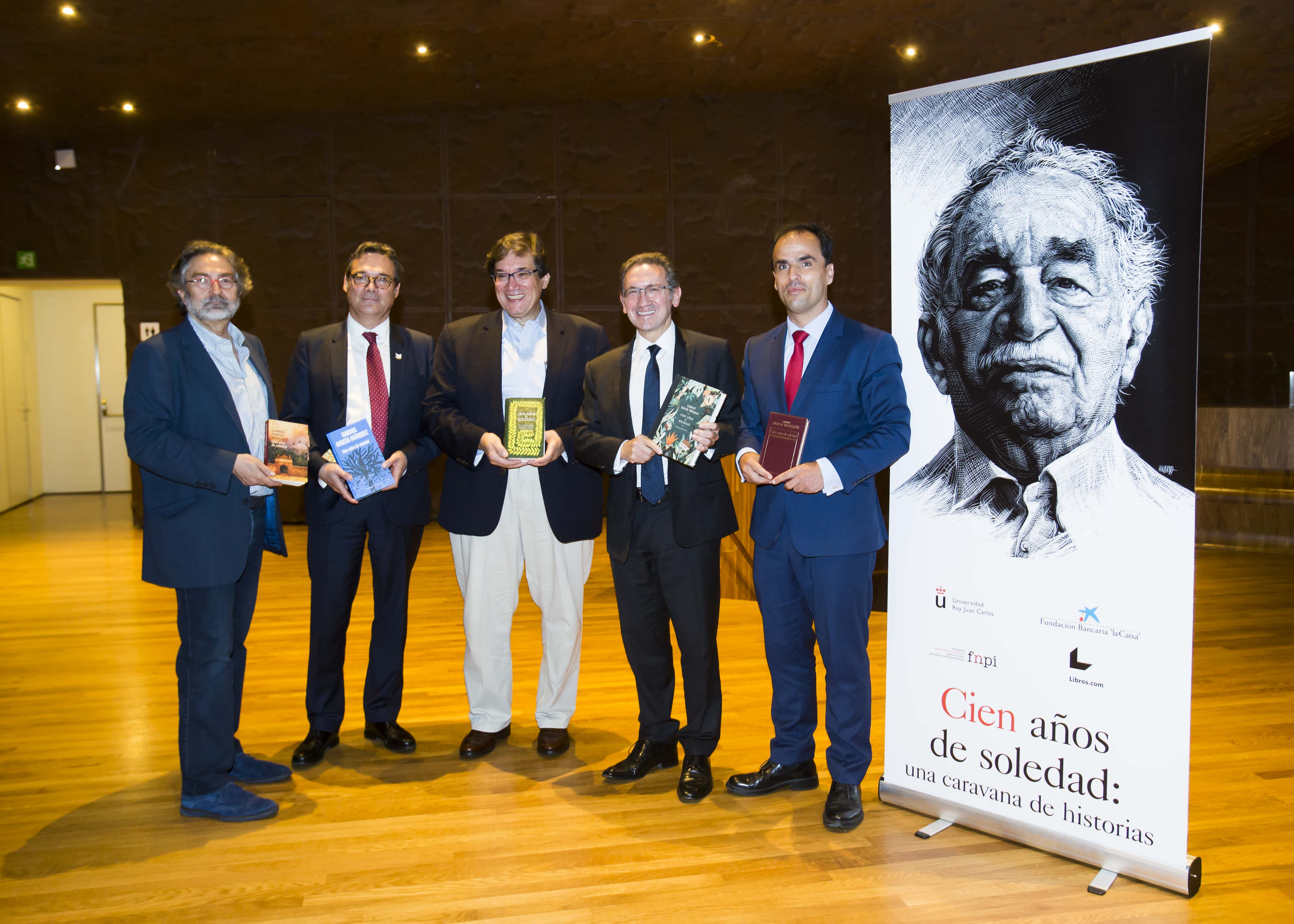 Antonio Rubio, Juan Manuel Uribe, Jaime Abello, Jaume Giró y Javier Ramos durante el acto de clausura del curso 'Cien años de soledad: una caravana de historias' - 