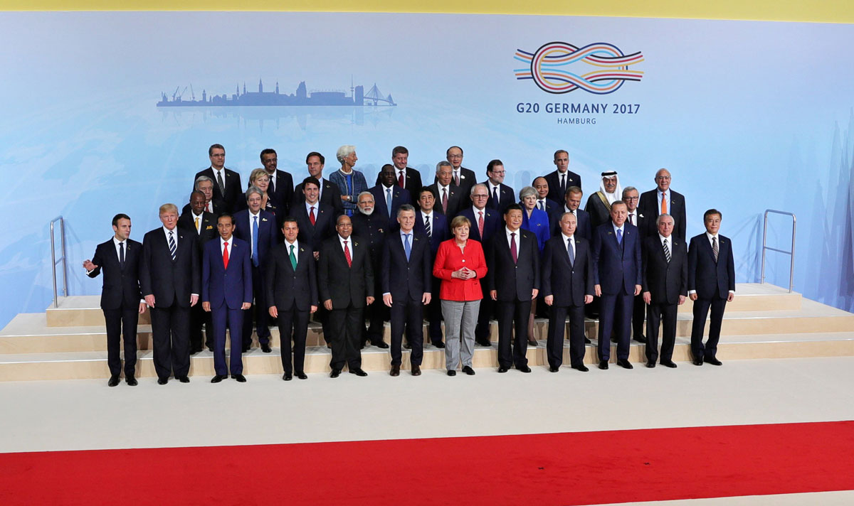 Foto de familia durante la sesión plenaria de la cumbre de líderes de estado y gobierno del G20, en Hamburgo (Alemania)