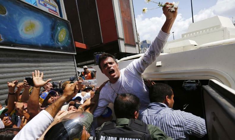 Leopoldo López fue acusado de instigar a la violencia para derrocar a Maduro