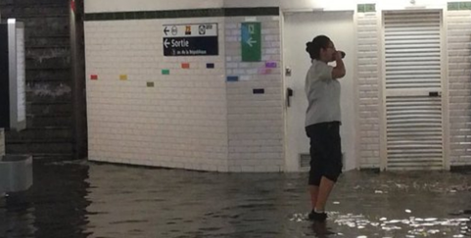 Estación del Metro de París inundada tras las lluvias