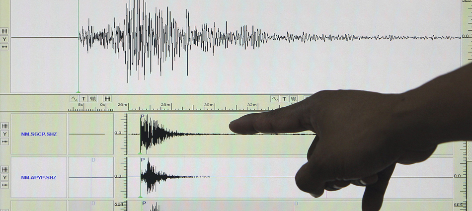 Imagen de un sismógrafo en el que aparece registrado un terremoto