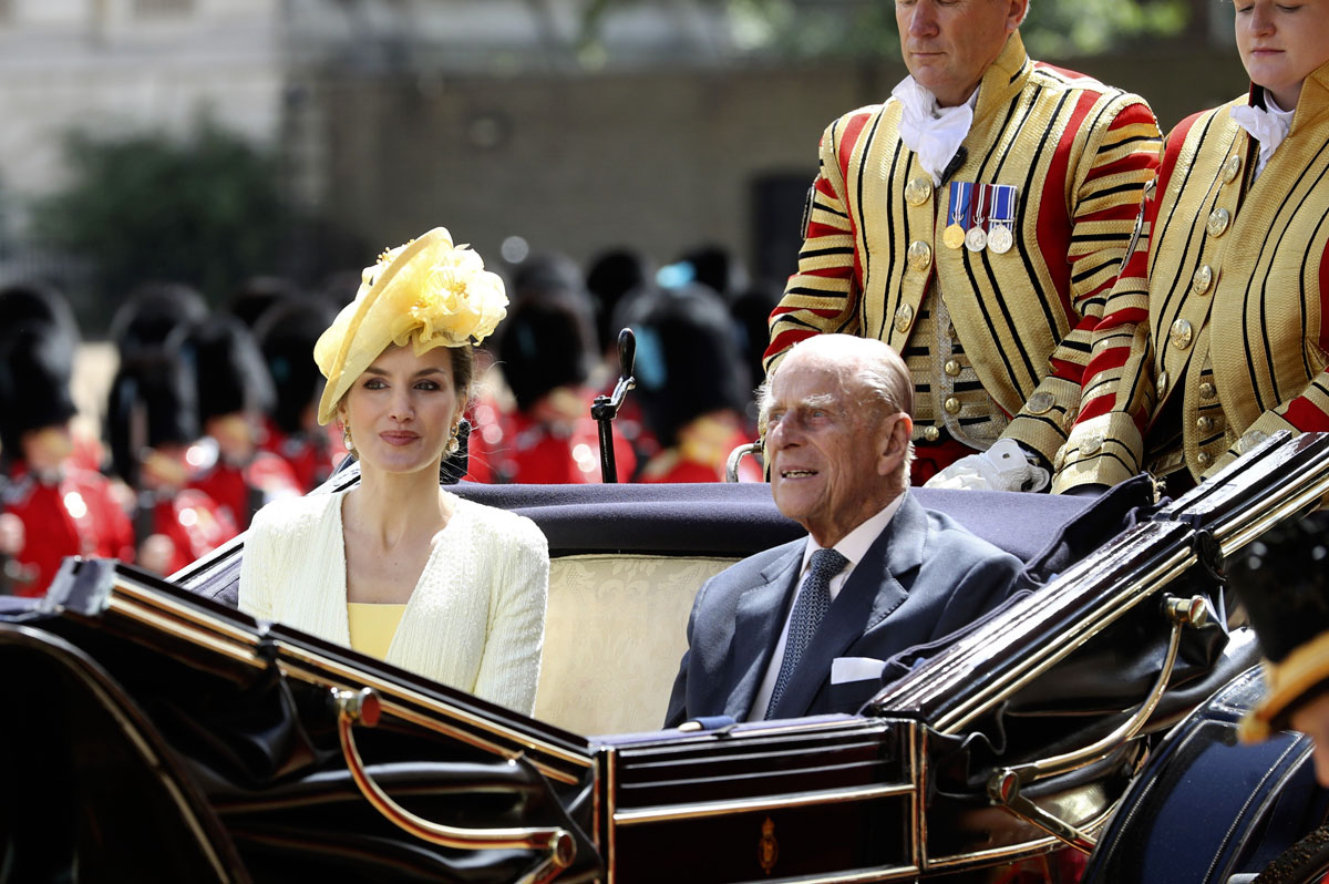 La reina Letizia se adapta al estilo de Isabel II.