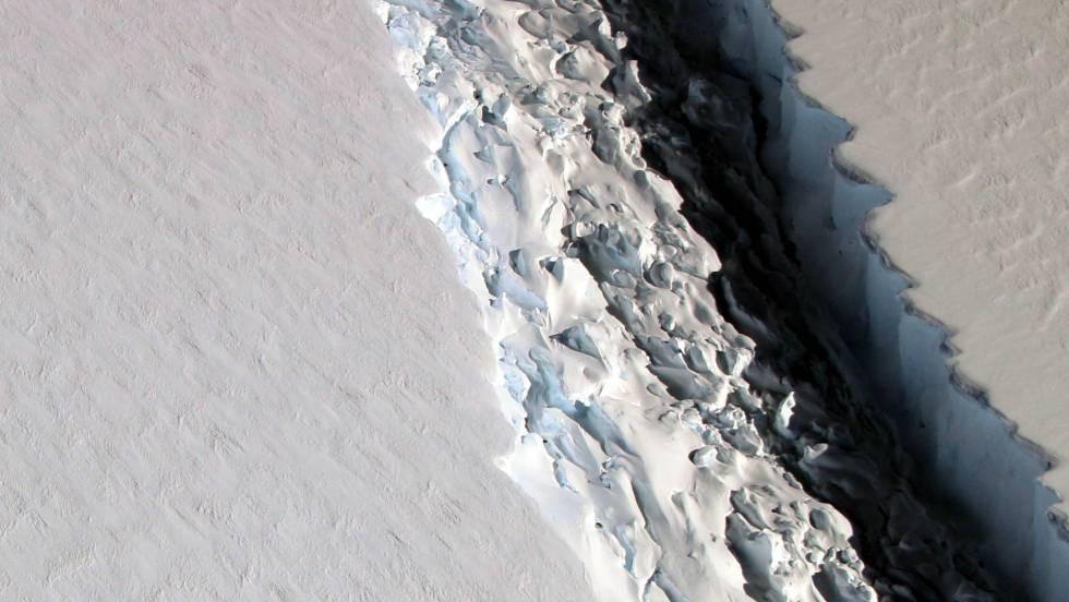 Imagen aérea de la gigantesca grieta en la barrera de hielo Larsen