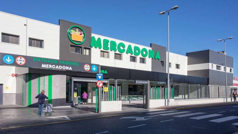 Fachada de un supermercado Mercadona