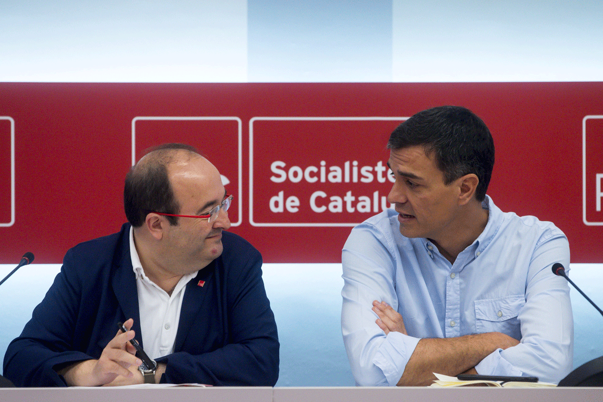 El líder del PSC, Miquel Oceta, con el secretario general del PSOE, Pedro Sánchez