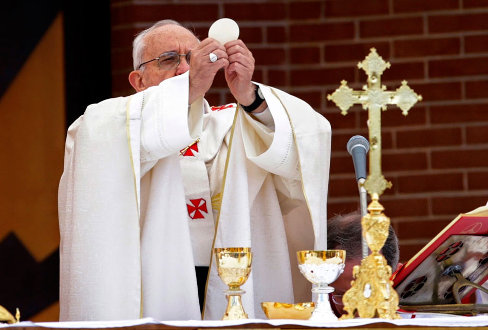 El Papa Francisco celebrando misa