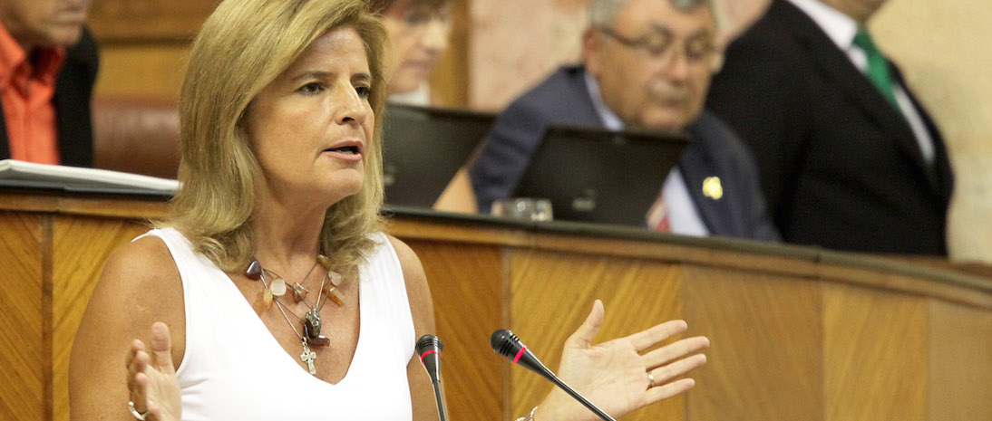 La diputada del PP Esperanza Oña, en la tribuna del Parlamento.