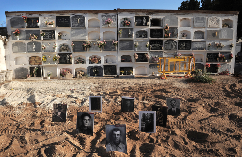 Retratos de víctimas enterradas en la fosa común de La Puebla de Cazalla. 