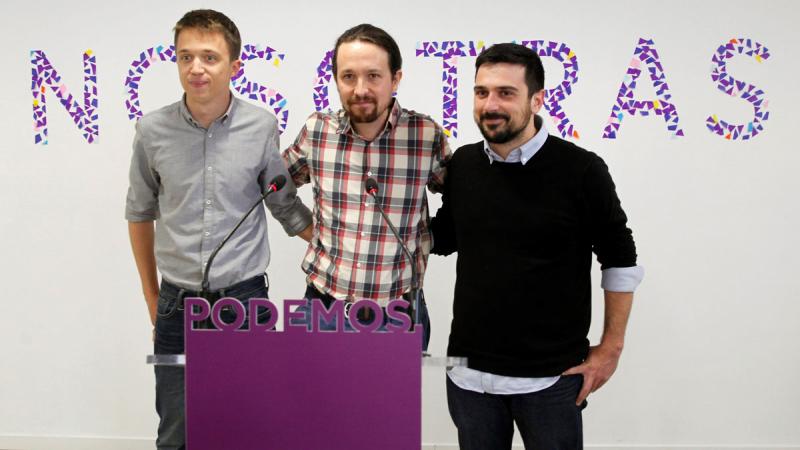 Pablo Iglesias (centro) junto a Iñigo Errejón (izquierda) y Ramón Espinar.