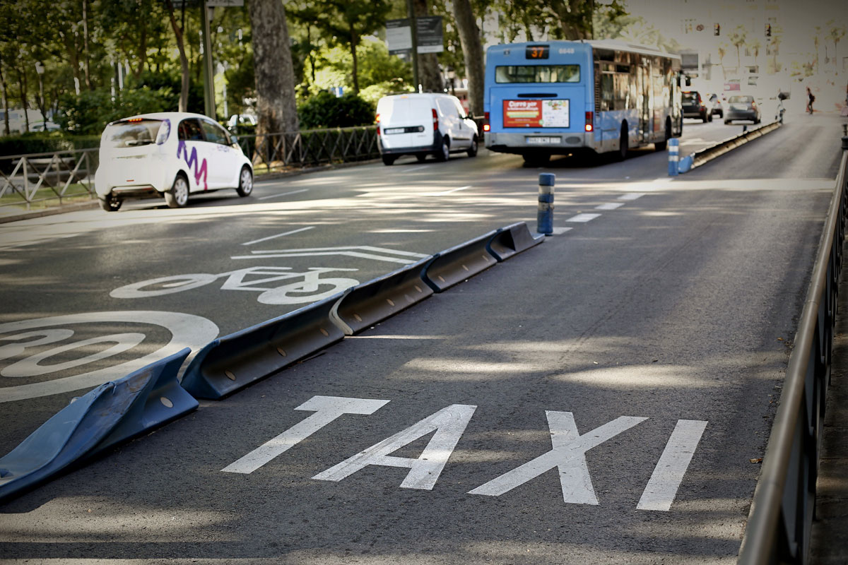 Los taxistas han convocado este jueves un paro general de 24 horas de los servicios de taxi en Madrid, Barcelona y otras ciudades. 