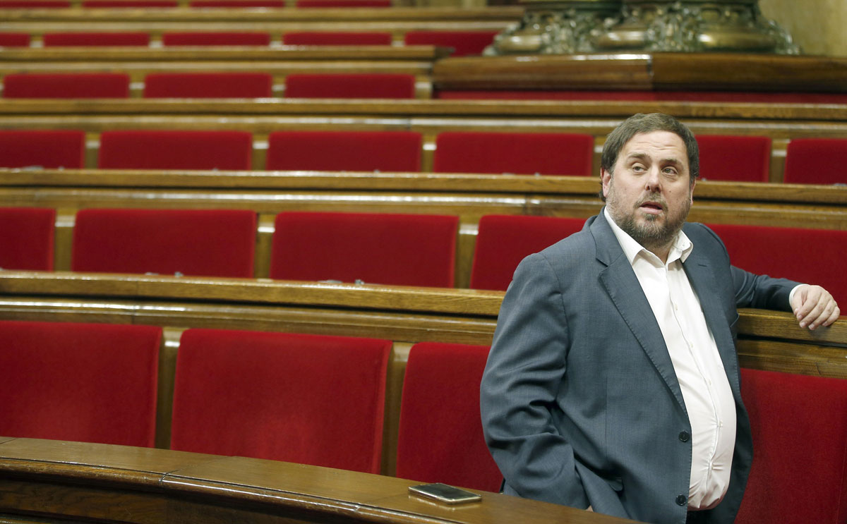 El diputado de Junts pel Si y presidente de ERC, Oriol Junqueras, en el hemiciclo del Parlament de Cataluña.