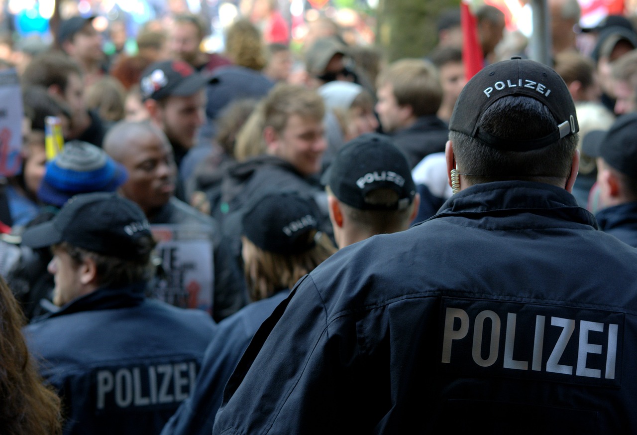 Imagen de unos agentes de policía alemanes. Pixabay