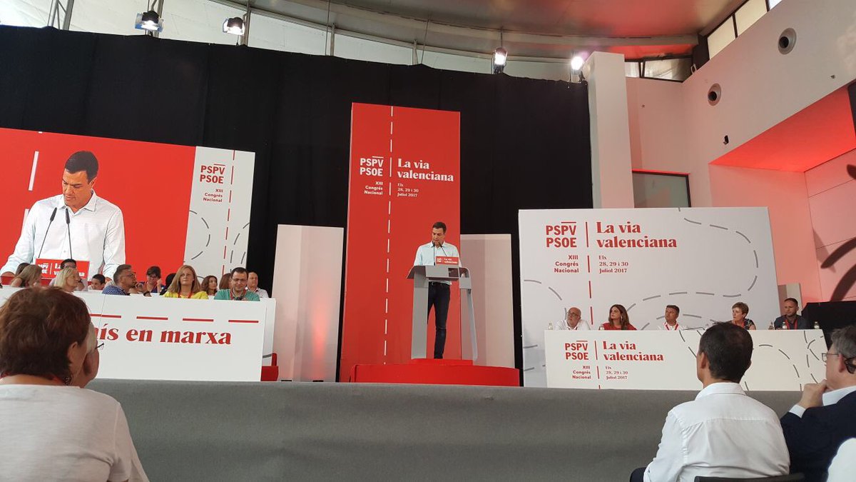El secretario general del PSOE, Pedro Sánchez, pronunciando un discurso ante el partido.