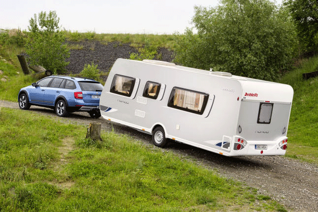 Claves para conducir una caravana de forma segura