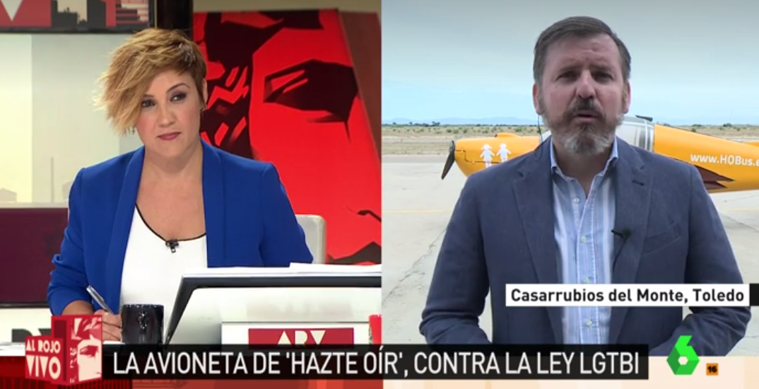 Momento de la entrevista al presidente de Hazte Oír