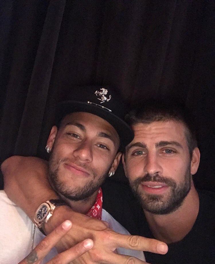 La foto que subió Piqué junto a Neymar con la frase "se queda"