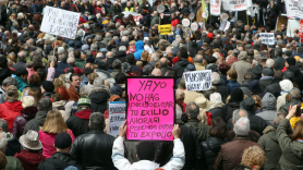 Asistentes a una manifestación por unas pensiones dignas, convocada por la Mesa Estatal por el Blindaje de las Pensiones (MERP), en Madrid