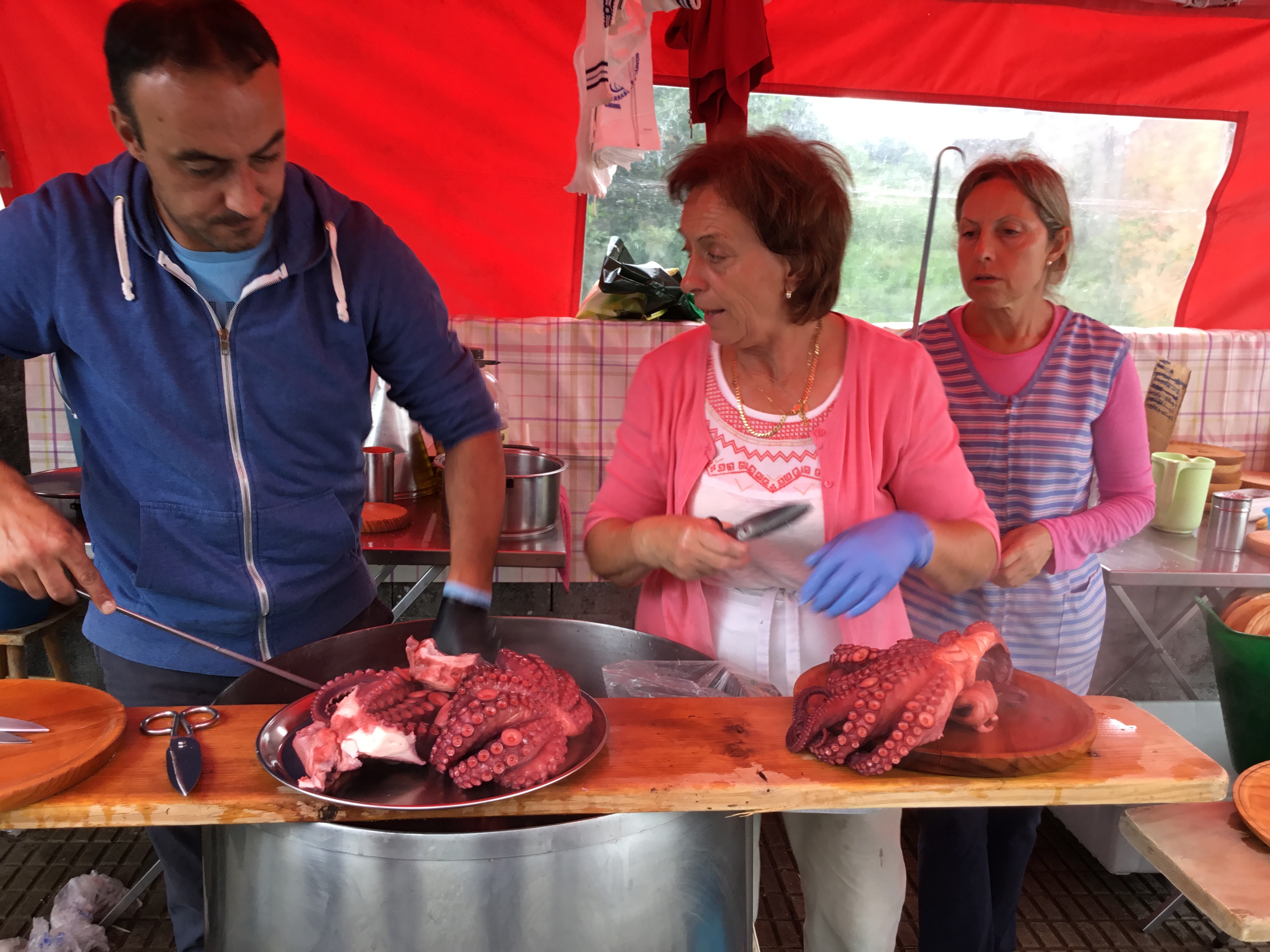 Pulpo a feira en su salsa: un'a feira galega 