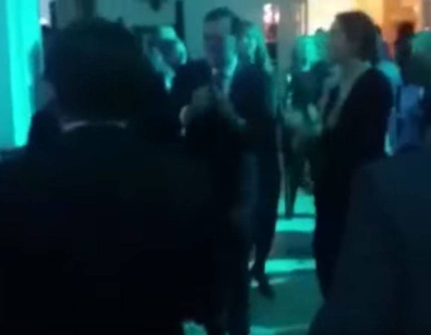 Rajoy bailando 'Mi Gran Noche' de Raphael