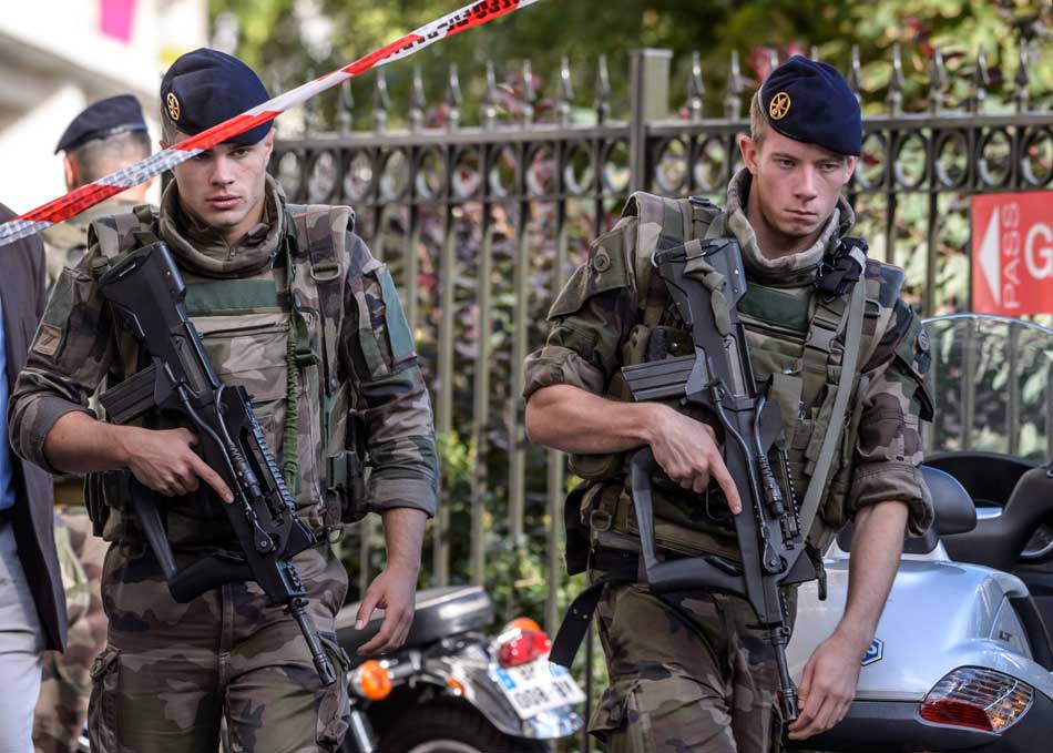 Imagen de recurso de unos soldados franceses en París.