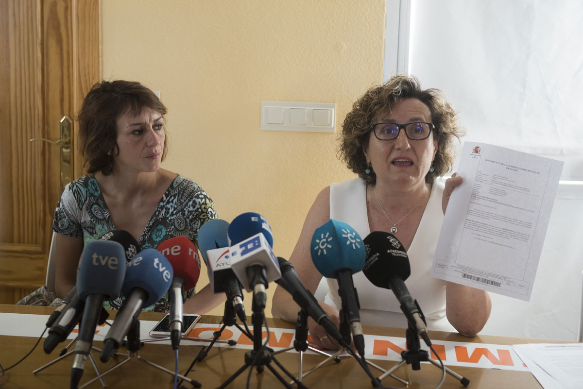Juana Rivas (i) el pasado 25 de julio durante una rueda de prensa en la que anunció que no entregaría a sus hijos