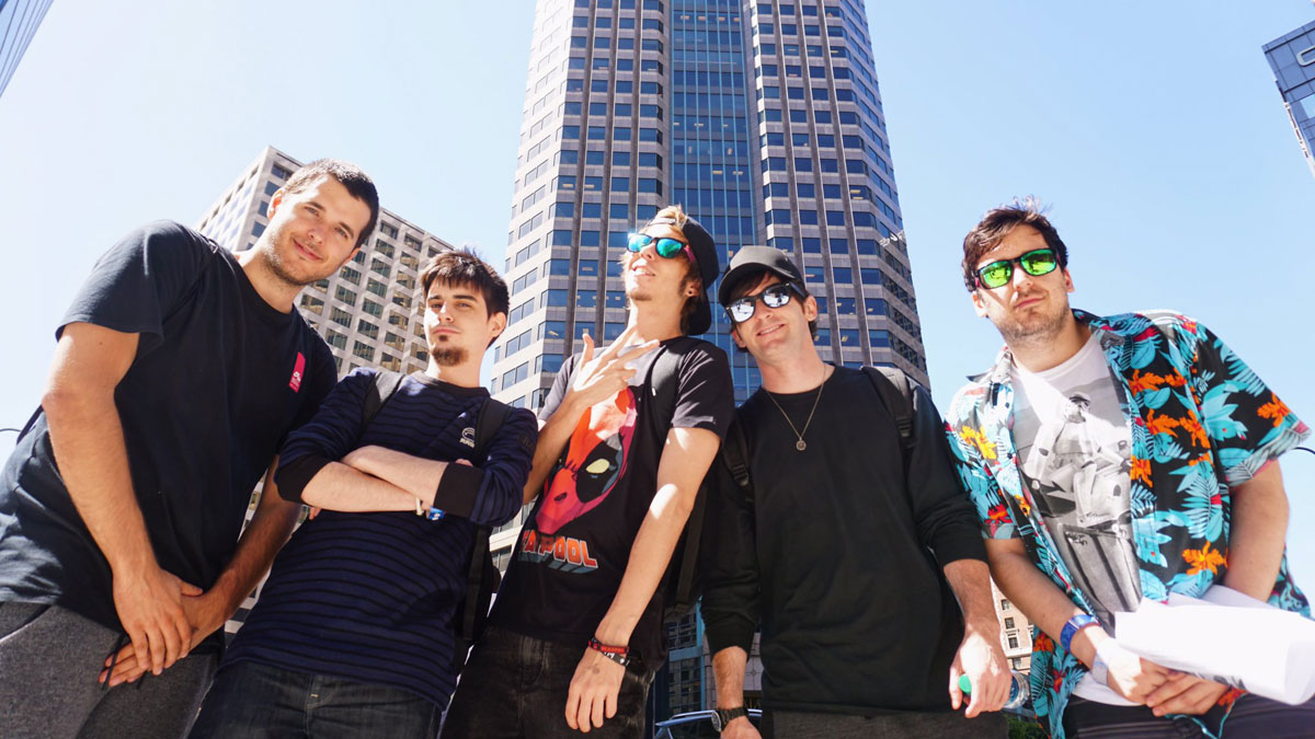 El Rubius en el centro junto con otros 'youtubers' en Los Ángeles