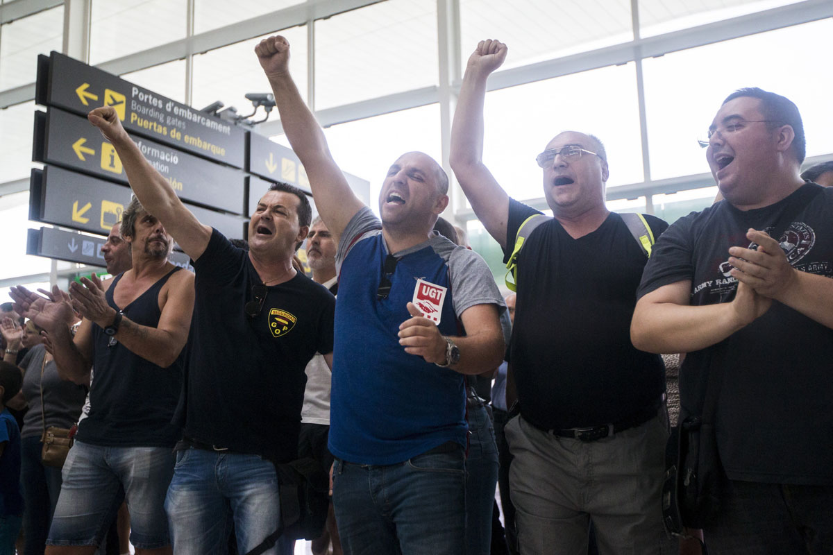 Trabajadores de Eulen protestan en la T1 del Aeropuerto de Barcelona-El Prat en el tercer día de huelga indefinida