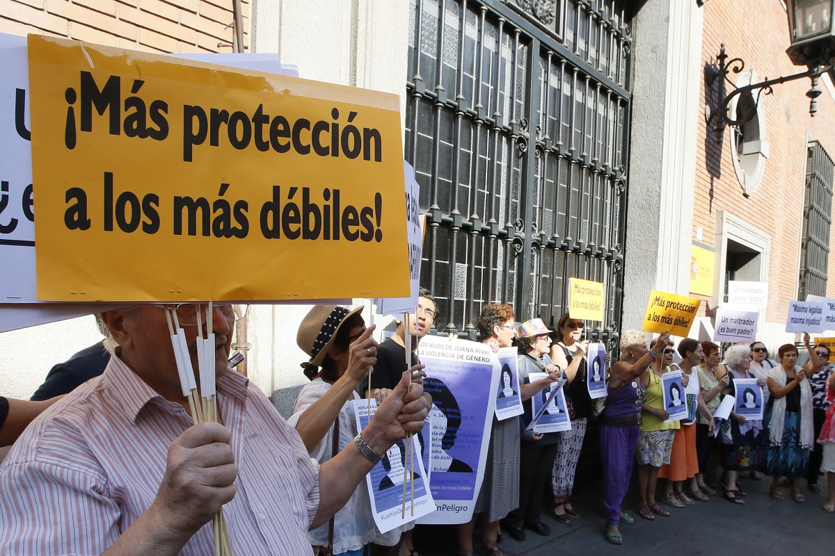 Concentración de una de las plataformas en apoyo a Juana Rivas.