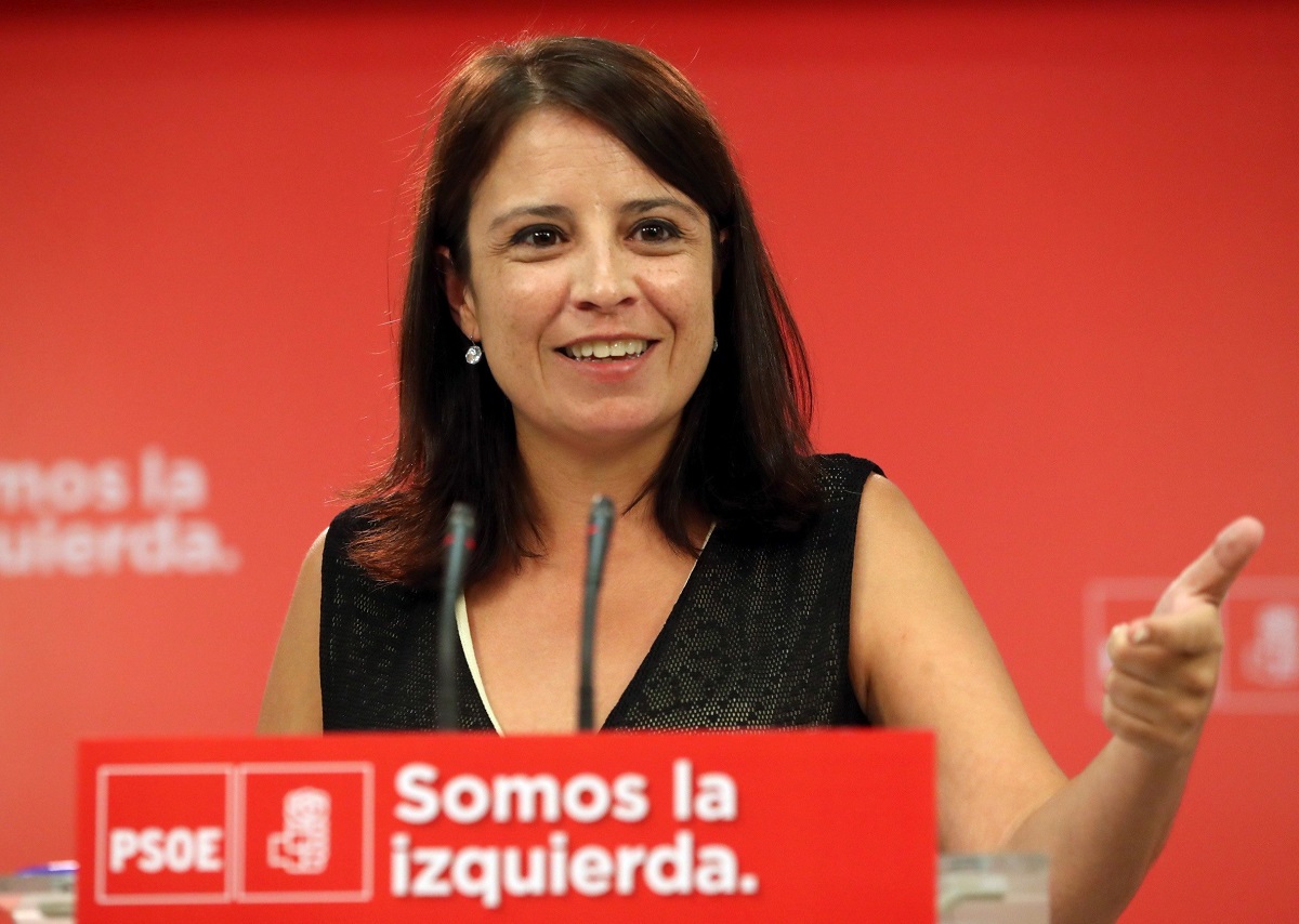 La vicesecretaria general, Adriana Lastra, durante la rueda de prensa que ofreció tras la reunión de los miembros de la Comisión Permanente del PSOE fuente EFE