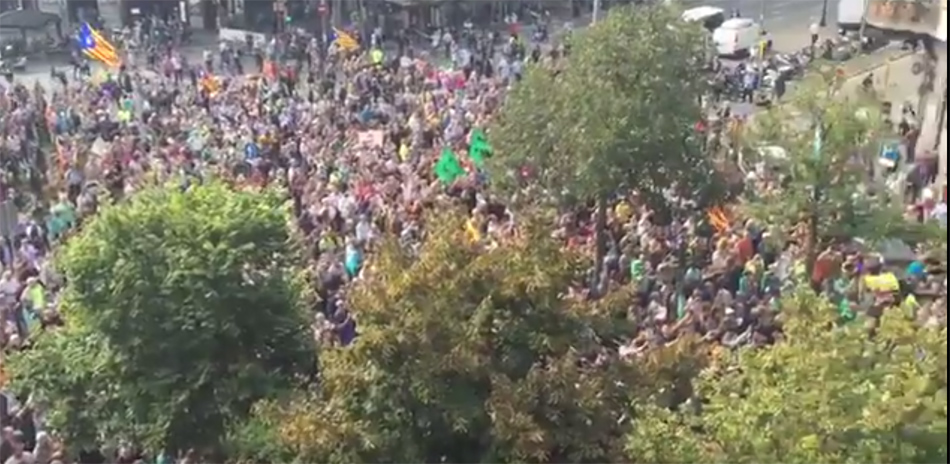 Imagen de la Rambla. Manifestantes contra la operación de la Guardia Civil en la Generalitat