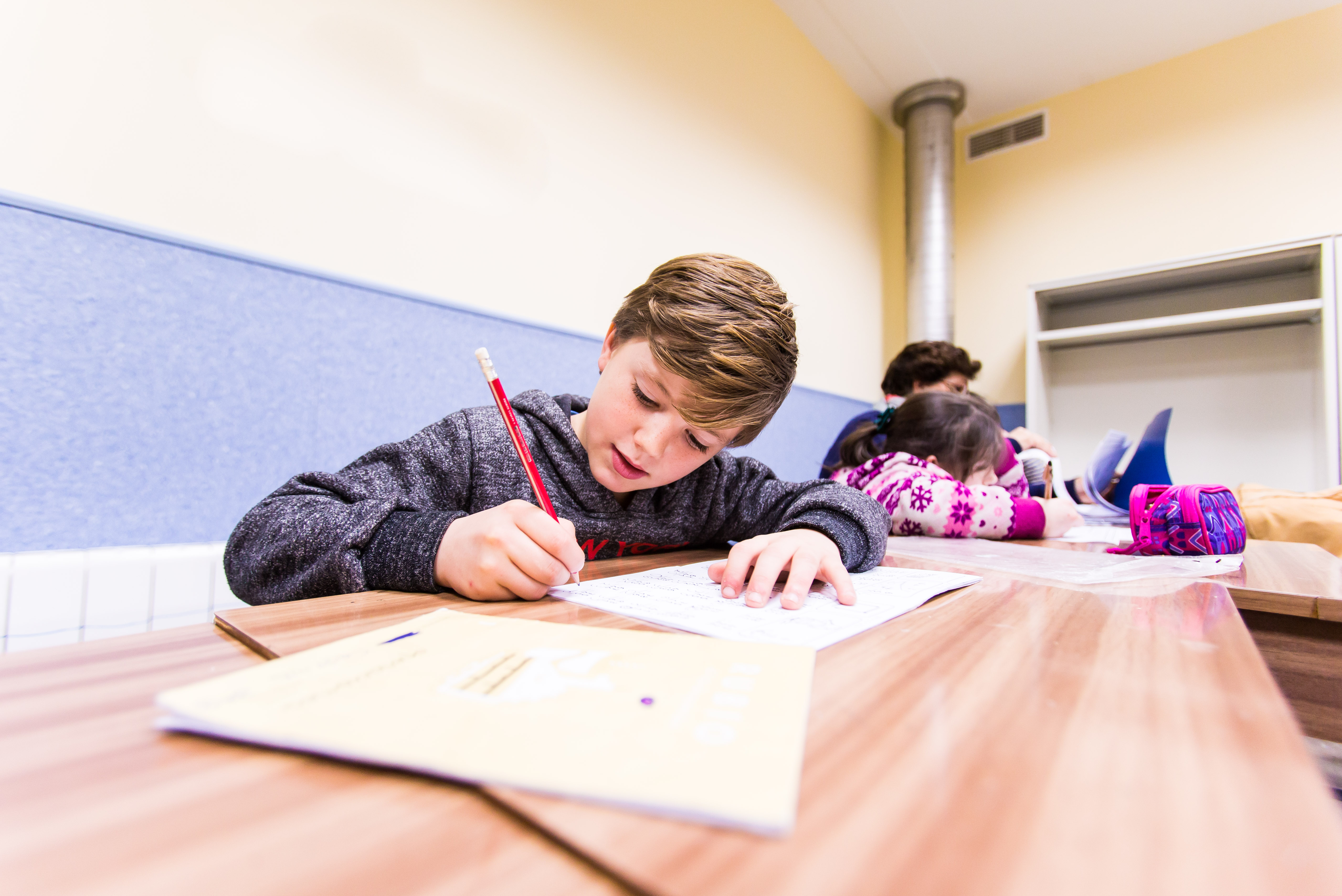 Niños en una escuela en una imagen de archivo.