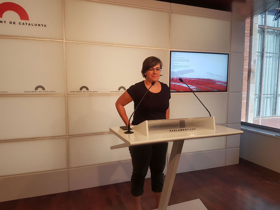 La diputada de la CUP, Mireia Boya, en rueda de prensa en el Parlament. 