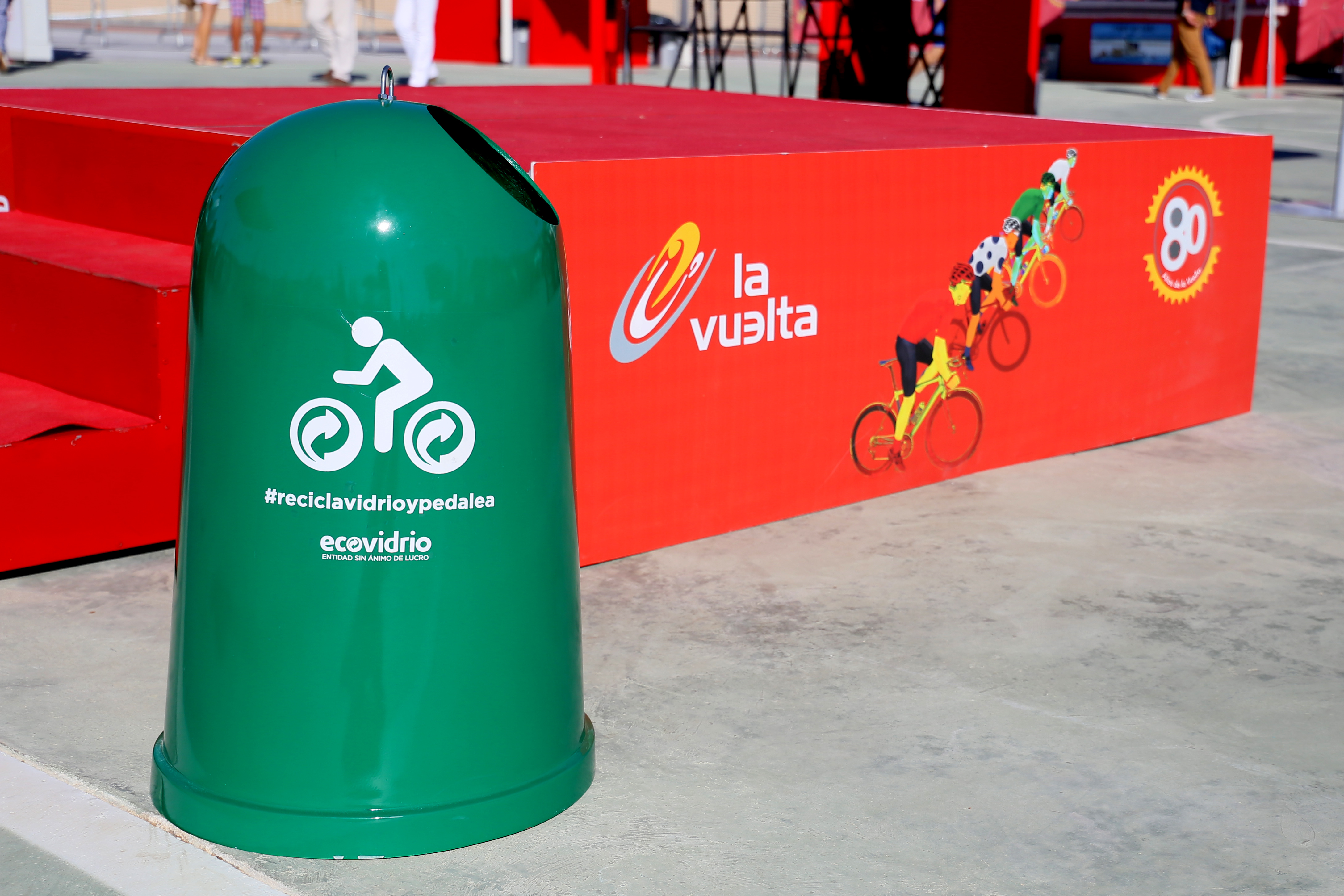 Los trofeos de la Vuelta a España 2017, hechos de vidrio reciclado