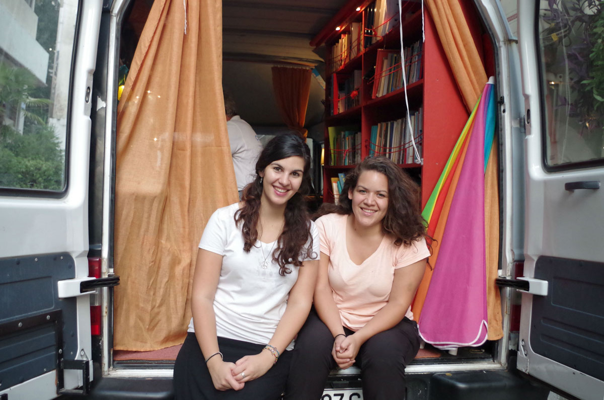 ECHO, la furgoneta que lleva formación e integración a refugiados en Grecia. 