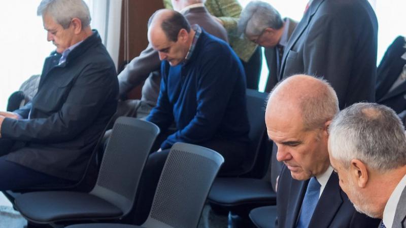 Un receso en la vista oral de los ERE. En primer plano, Griñán y Chaves.