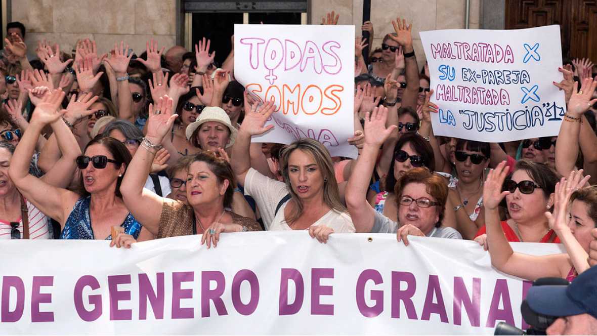 Una de las concentraciones de apoyo a Juana Rivas en Granada.