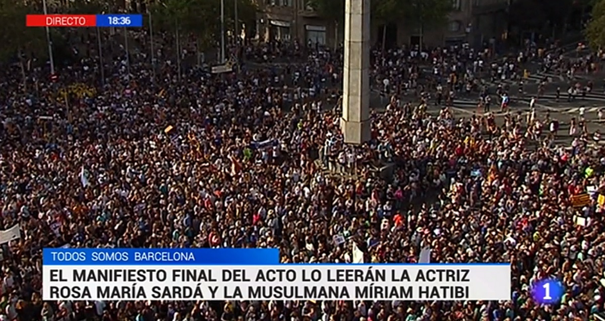 Pantallazo de la cobertura de TVE de la manifestación contra el terrorismo celebrada en Barcelona