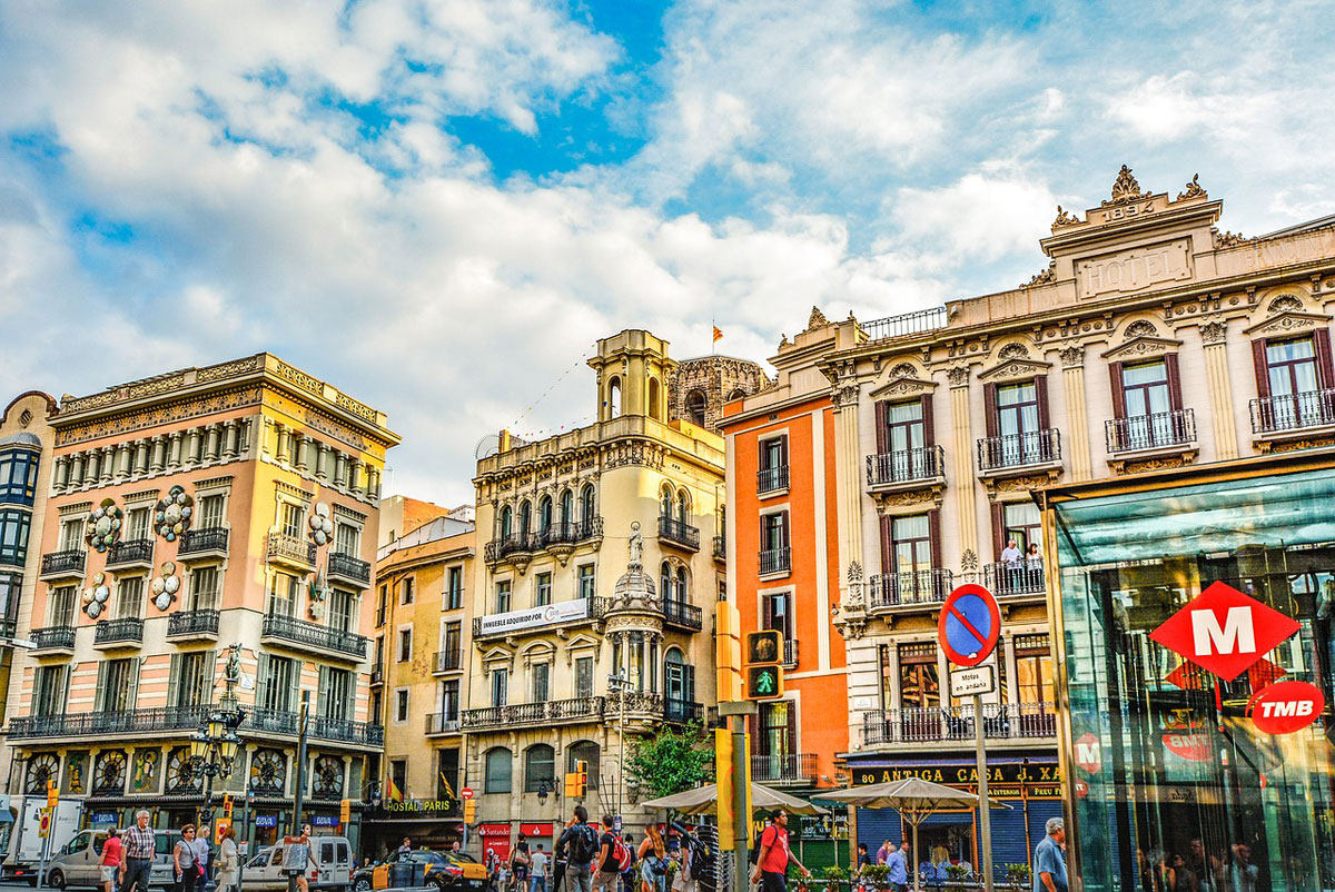La contraoferta de viviendas en Barcelona se reduce a la mitad.