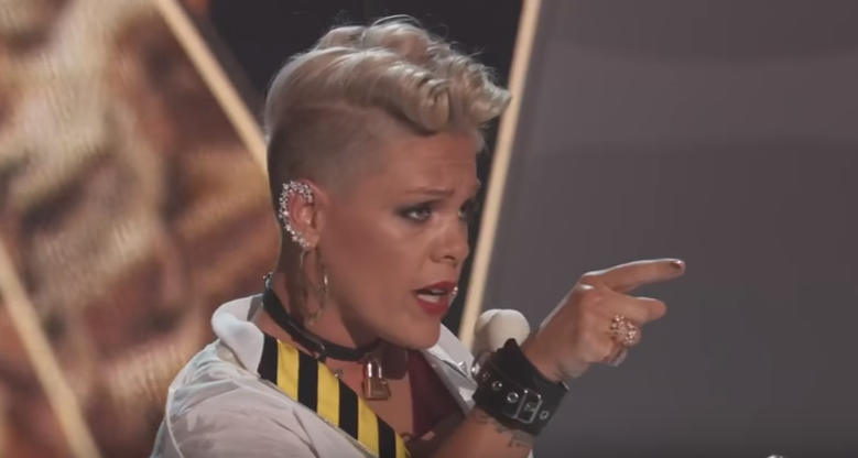 La cantante Pink, durante su inspirador discurso