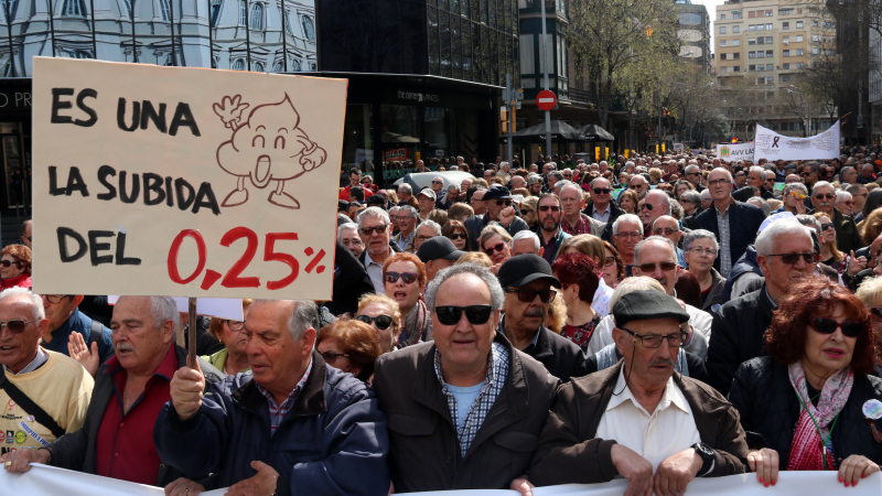 Manifestación de pensionistas en Barcelona por la subida de las pensiones