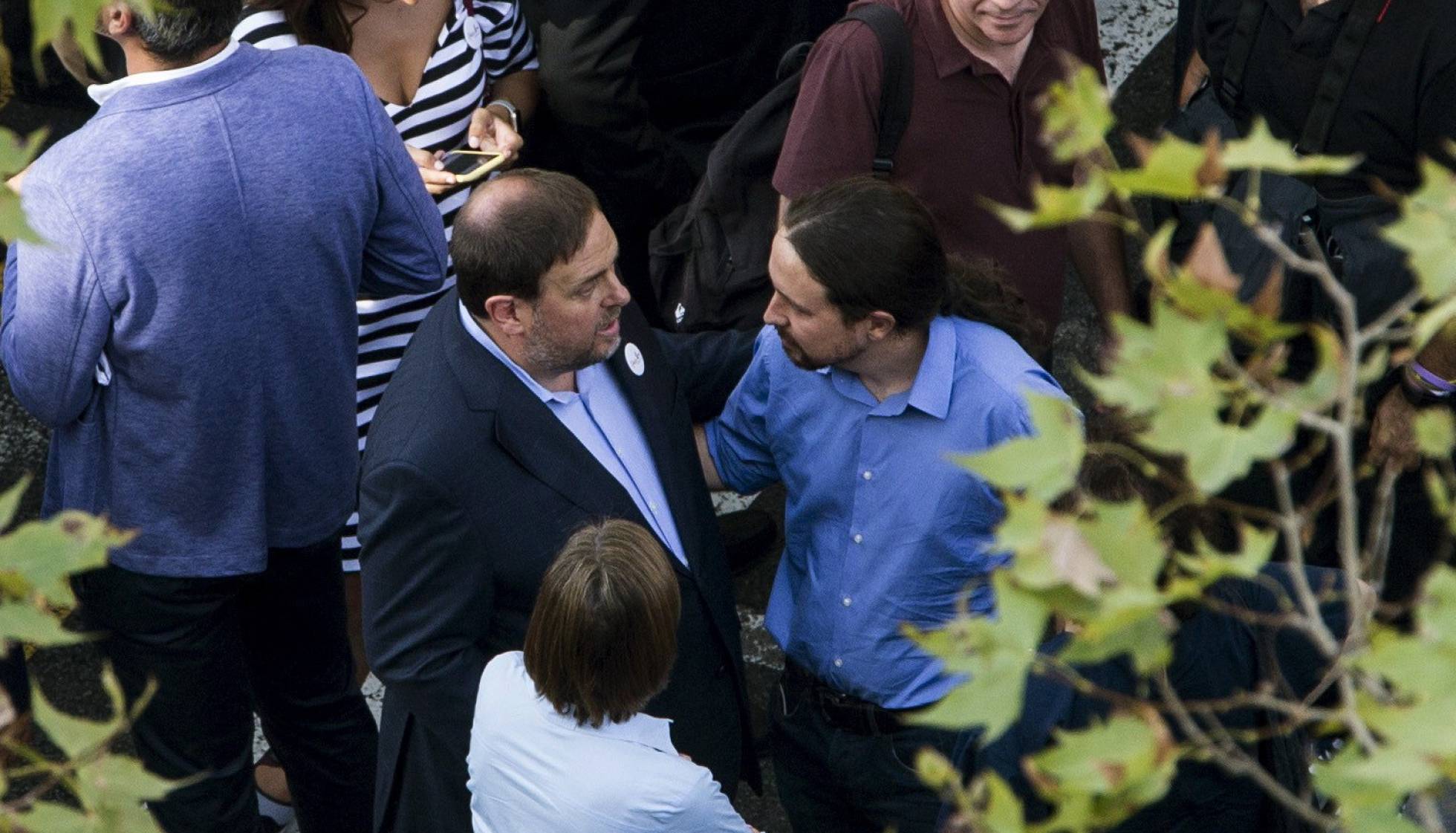 Oriol Junqueras y Pablo Iglesias, el sábado en la manifestación en Barcelona contra el terrorismo.