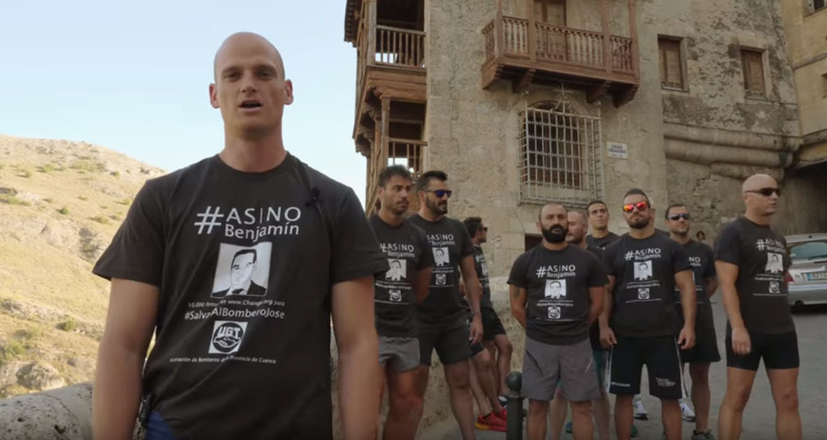 Los bomberos de Cuenca en su vídeo denuncia junto a las Casas Colgadas