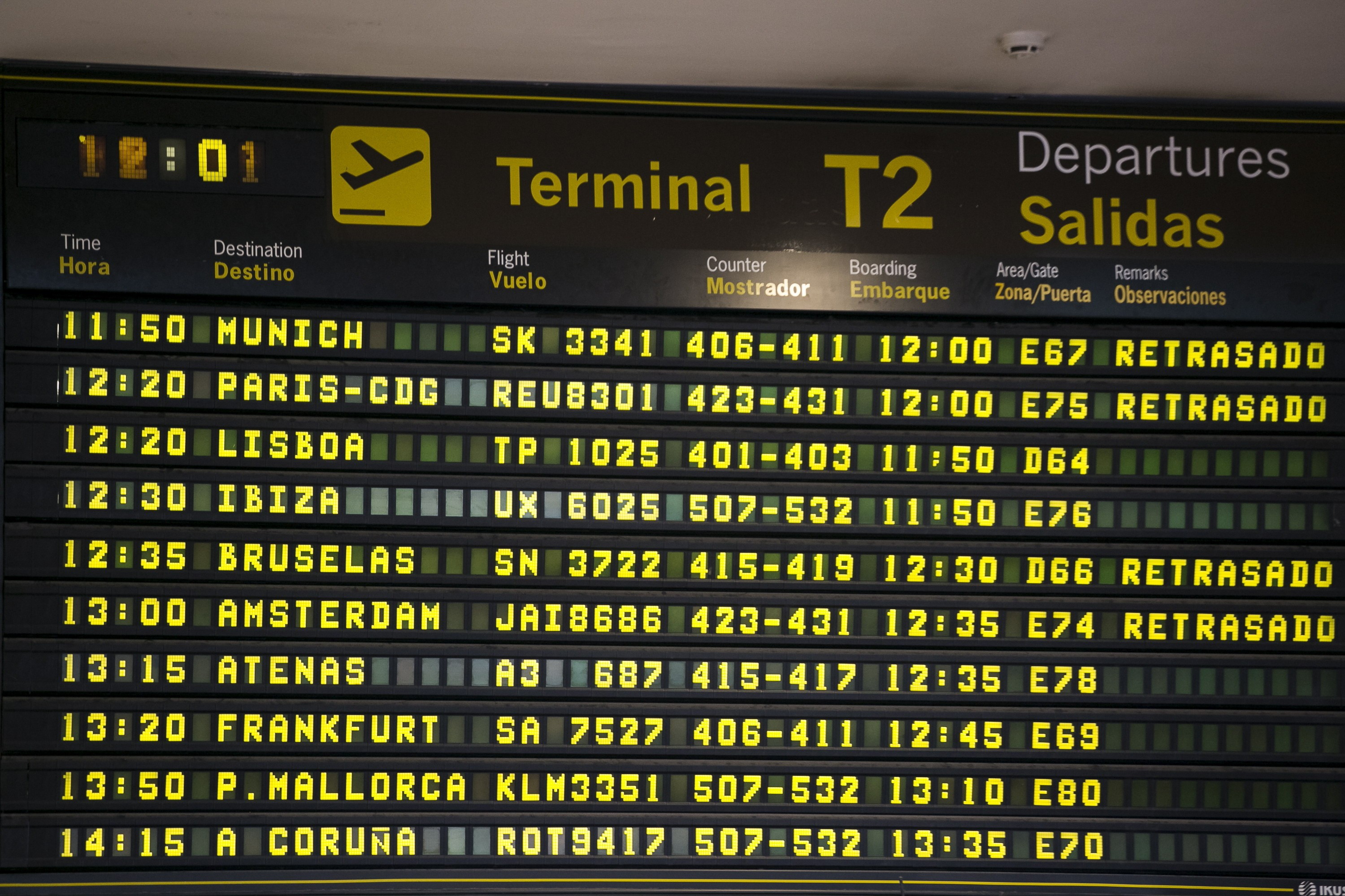 panel informativo de un aeropuerto