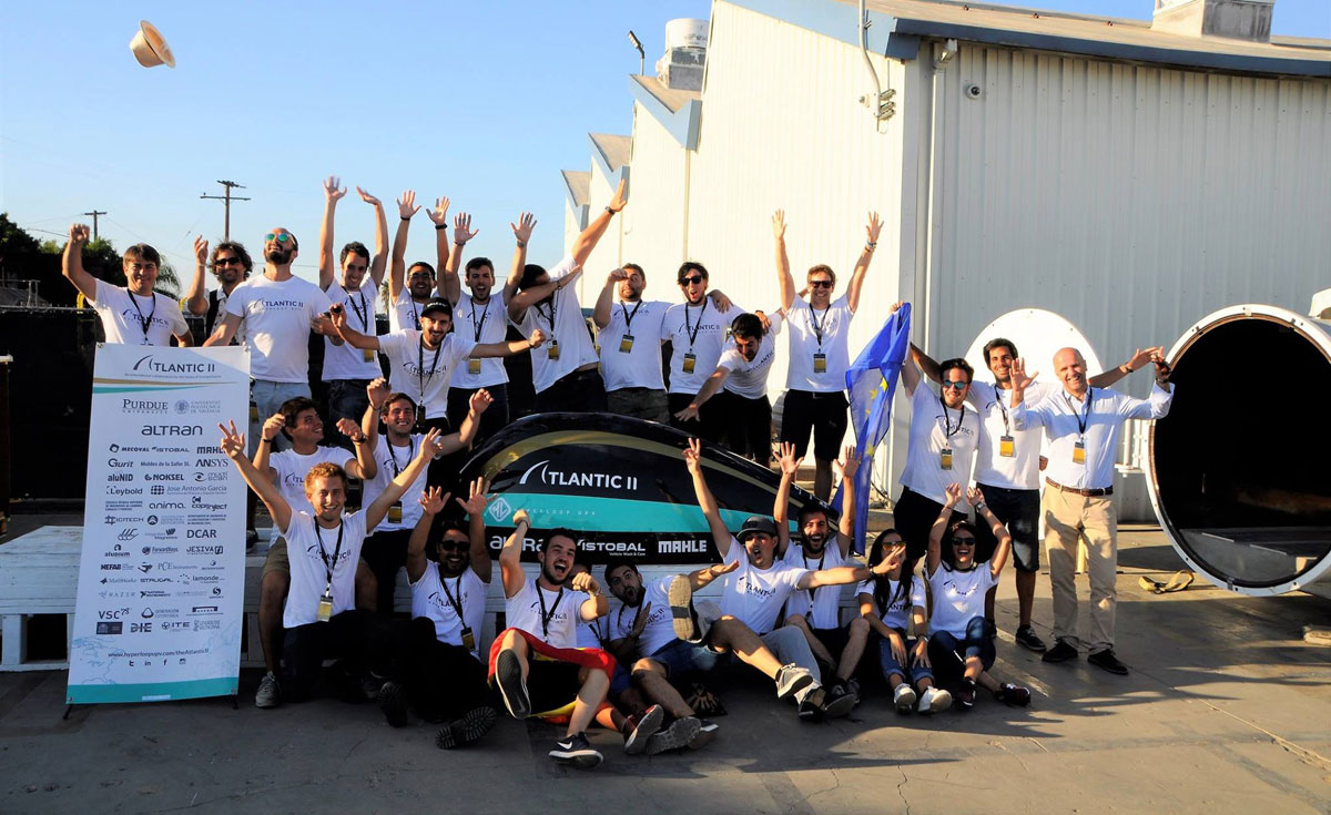 El equipo de la Universidad Politécnica de Valencia en la competición “Hyperloop Pod Competition II”