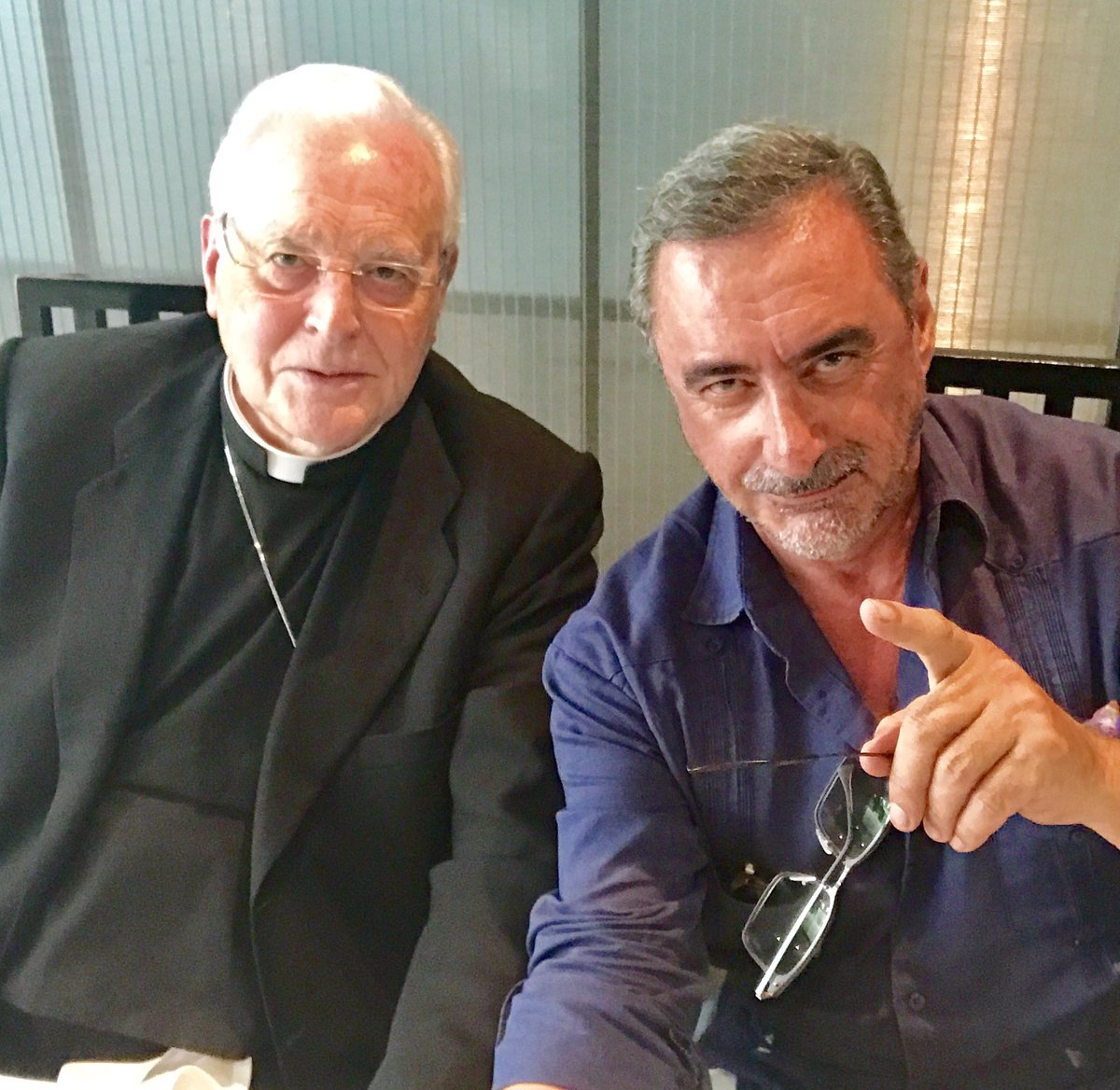 El arzobispo emérito de Sevilla, Carlos Amigo, y Carlos Herrera. TWITTER