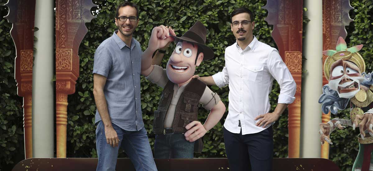 Los directores del nuevo film de animación "Tadeo Jones 2. El secreto del Rey Midas", Enrique Gato (i) y David Alonso (d).