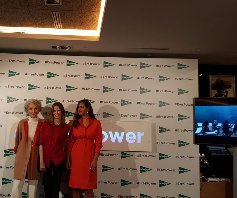 Inma Shara junto a las modelos Lorena Durán y Alicia Borrás durante la presentación de la nueva temporada Otoño-Invierno este jueves, 7 de septiembre.