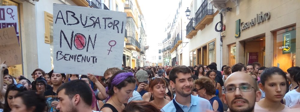 Imagen de la concentración de solidaridad con Juana Rivas en Sevilla.